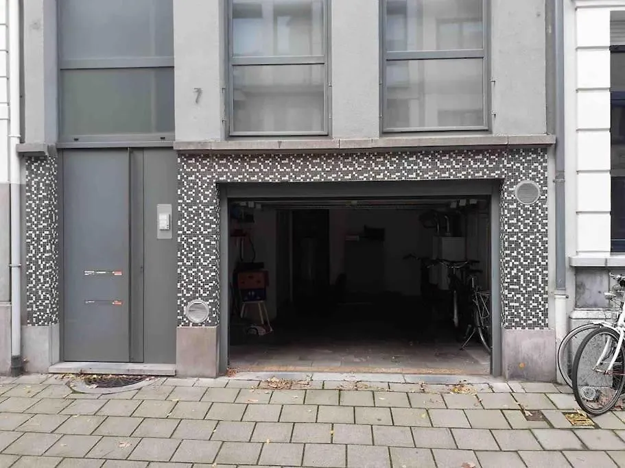 Jeanne & Daniel Antwerp @ Kmska Appartamento Belgio